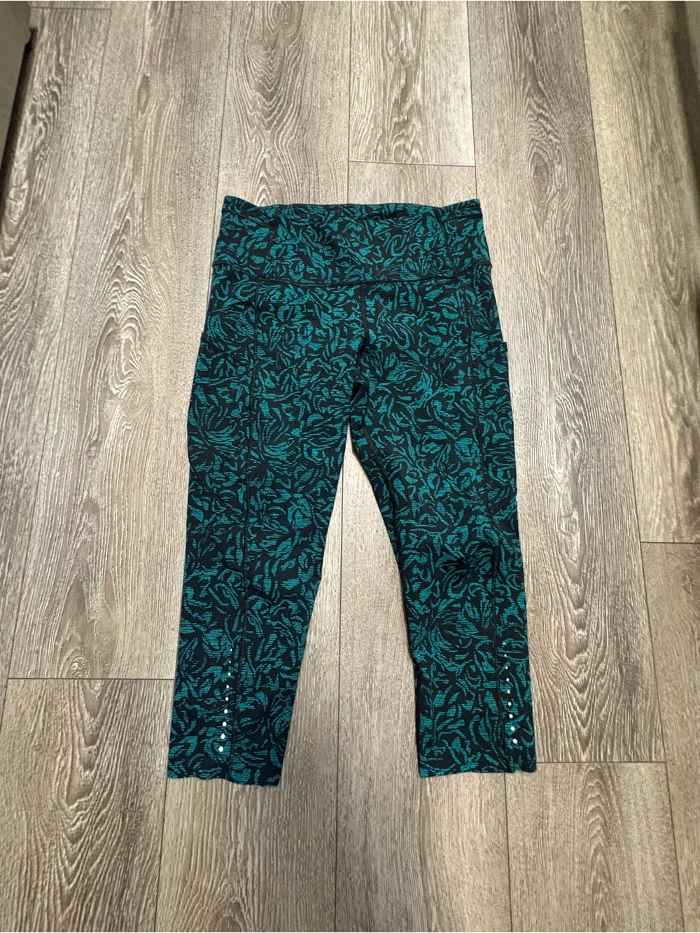 Lululemon Green Leaf-Print Cropped Leggings